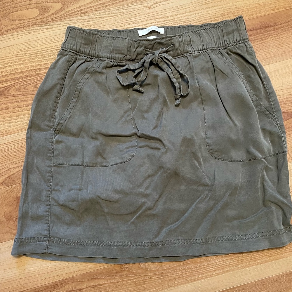Women’s c&c California Olive Green Skirt (basically new)
